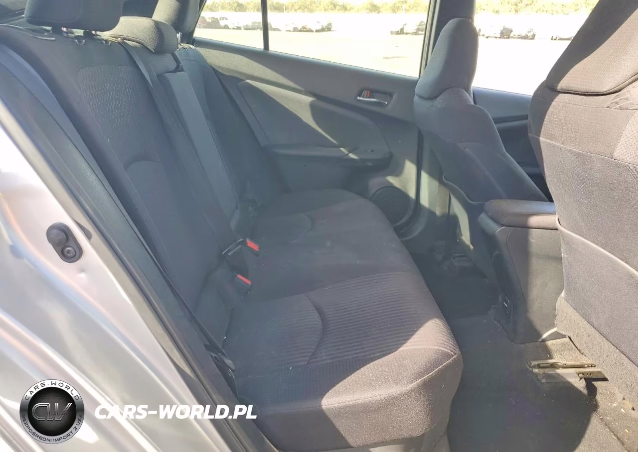 2018 Toyota Prius Two VIN:JTDKBRFUXJ3603894 - 10