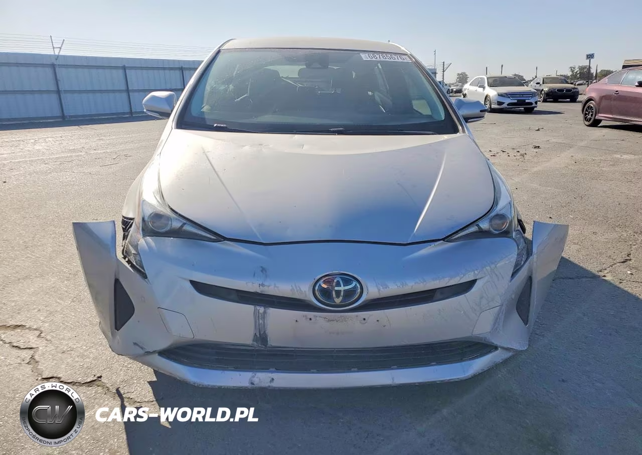 2018 Toyota Prius Two VIN:JTDKBRFUXJ3603894 - 5