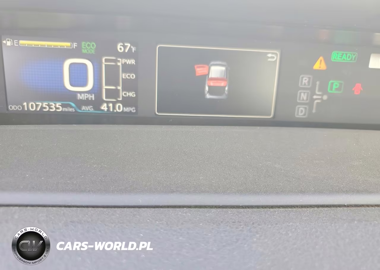 2018 Toyota Prius Two VIN:JTDKBRFUXJ3603894 - 9