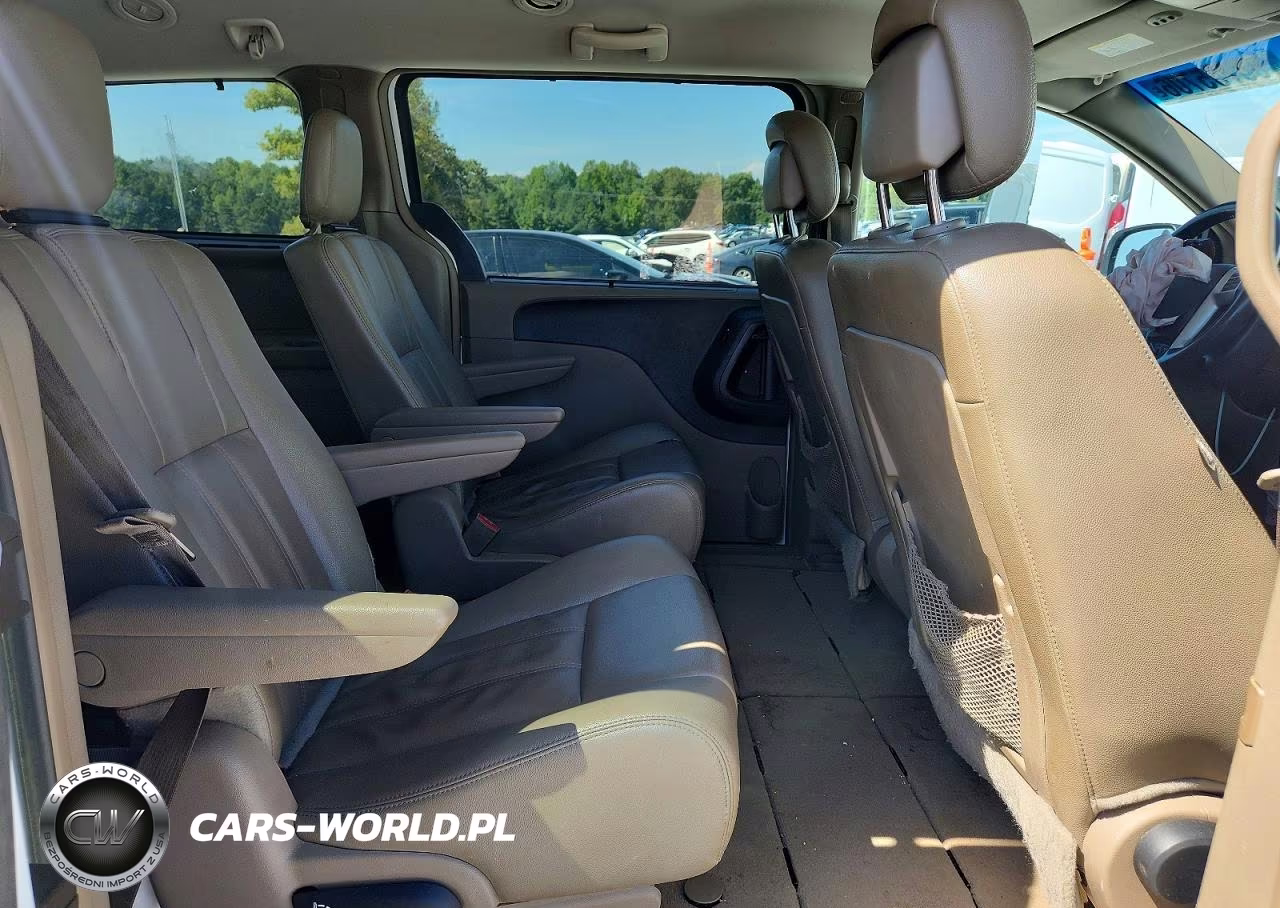 2014 Chrysler Town & Country Touring VIN:2C4RC1BG9ER413336 - 11