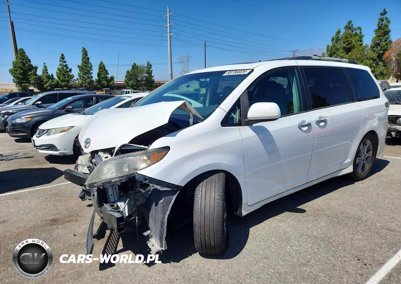 2014 Toyota Sienna Sport