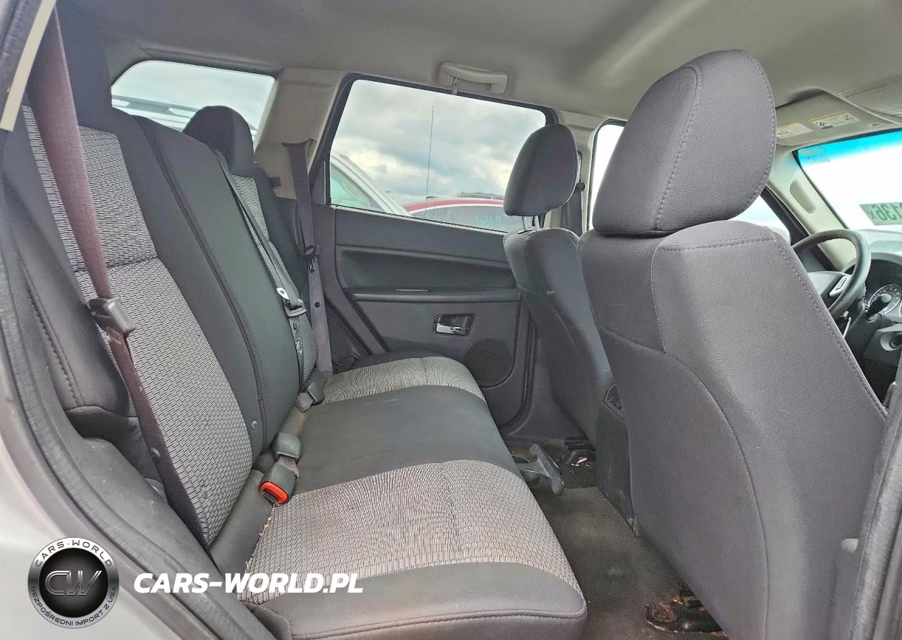 2010 Jeep Grand Cherokee Laredo VIN:1J4PR4GK0AC125836 - 10