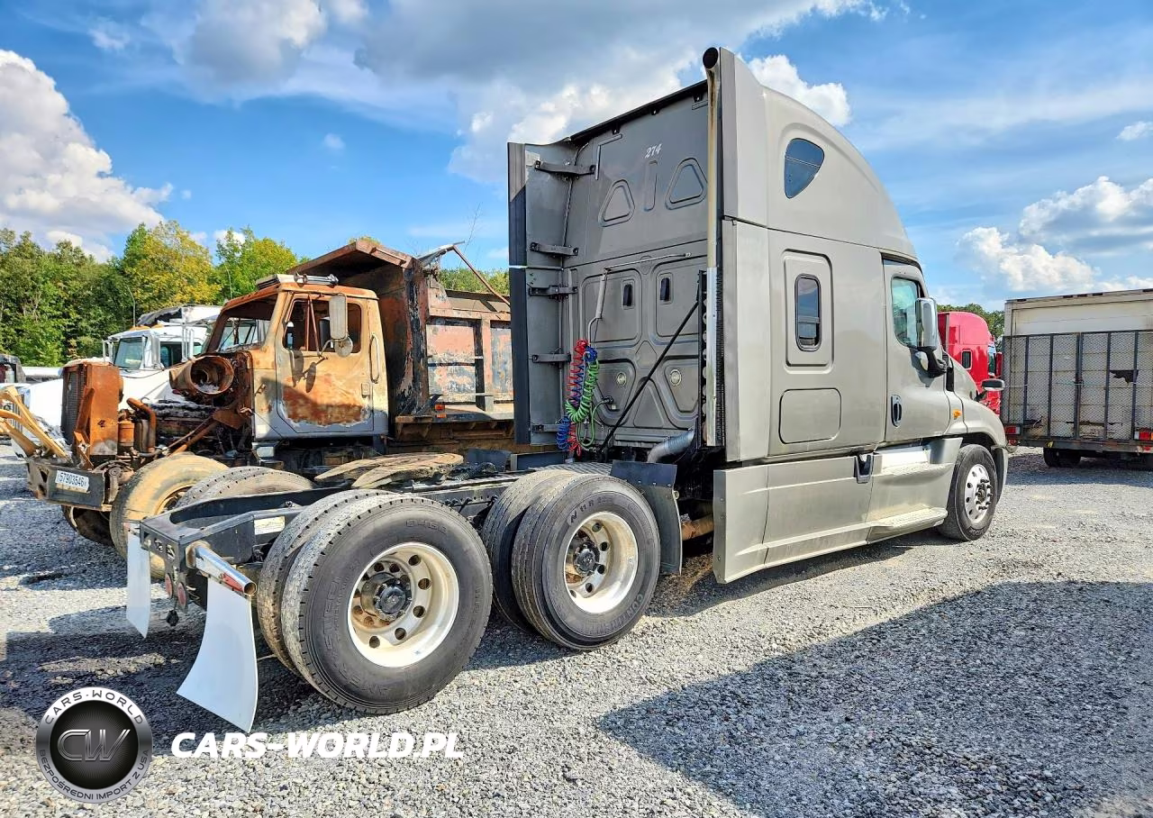 2018 Freightliner Cascadia Semi Truck VIN:3ALXGF007JDJS7600 - 3