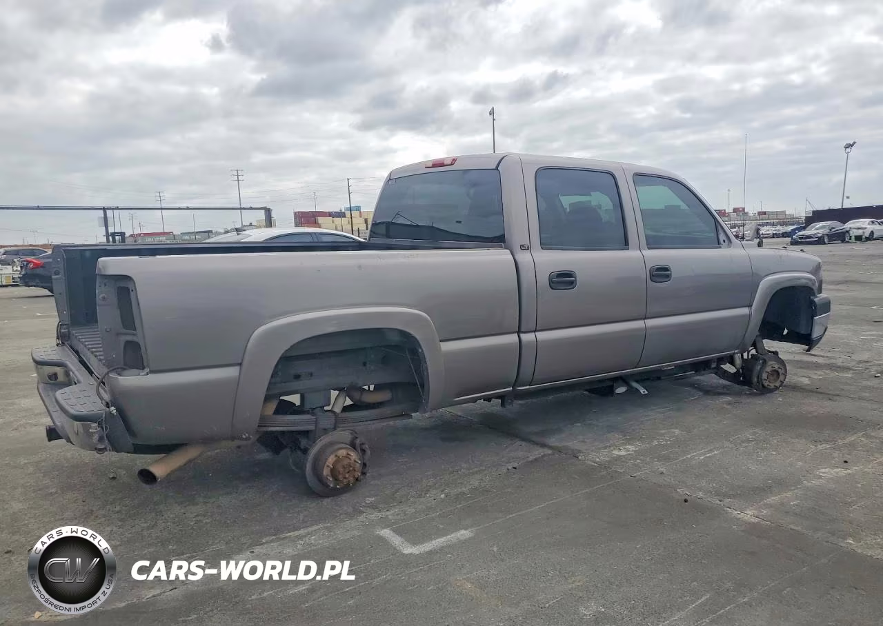 2006 Chevrolet Silverado C2500 Heavy Duty VIN:1GCHC23U26F146524 - 3