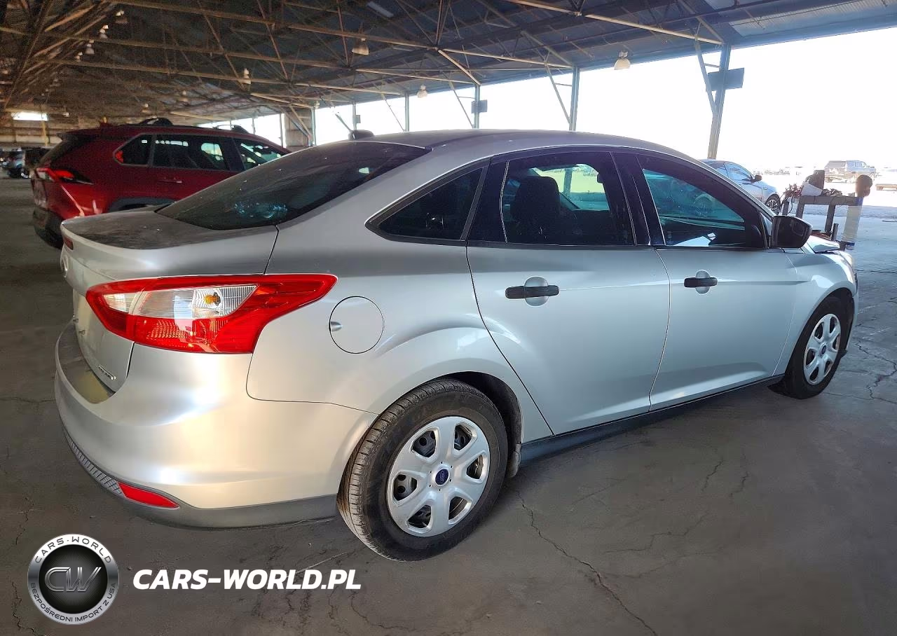 2013 Ford Focus S VIN:1FADP3E23DL325065 - 3