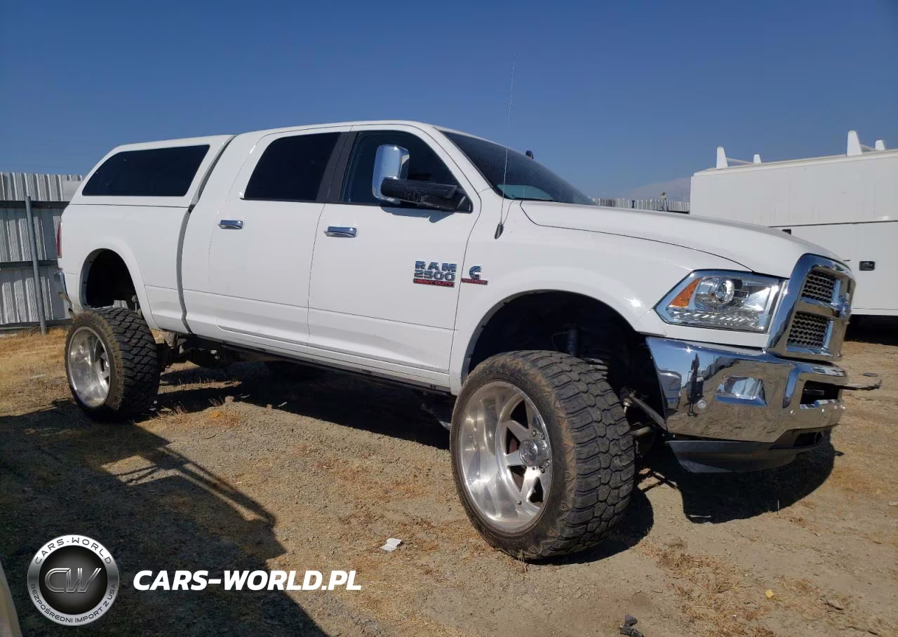 2018 Ram 2500 Laramie Laramie VIN:3C6UR5NL6JG106108 - 4