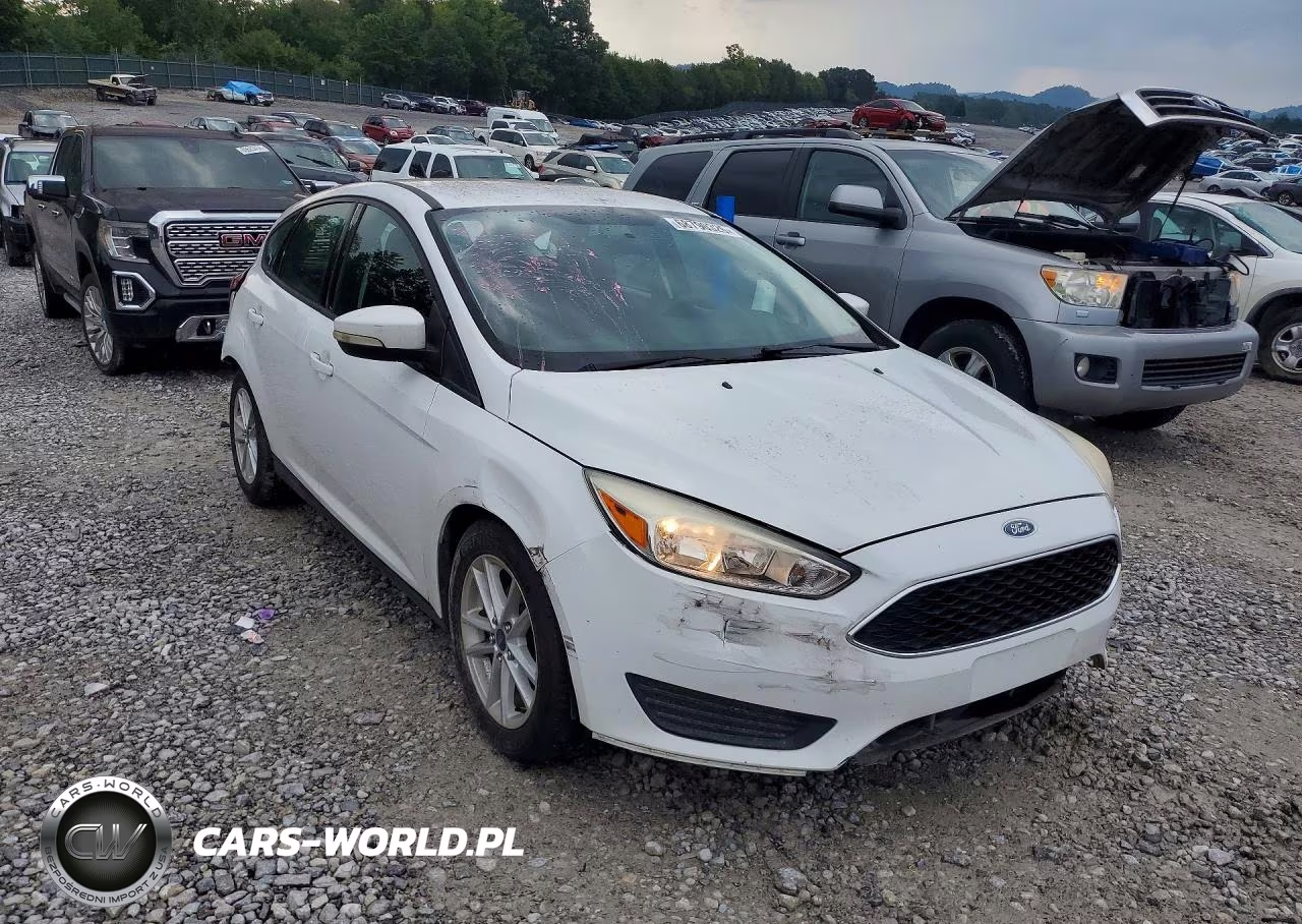 2017 Ford Focus Se VIN:1FADP3K25HL322341 - 4