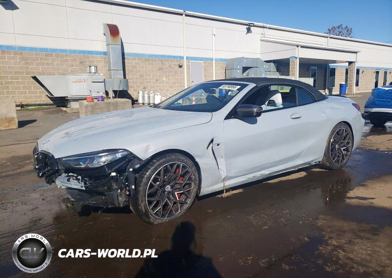 2023 BMW M8