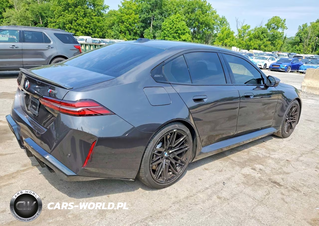 2026 BMW M5 VIN:WBS83FK04TCV11572 - 3