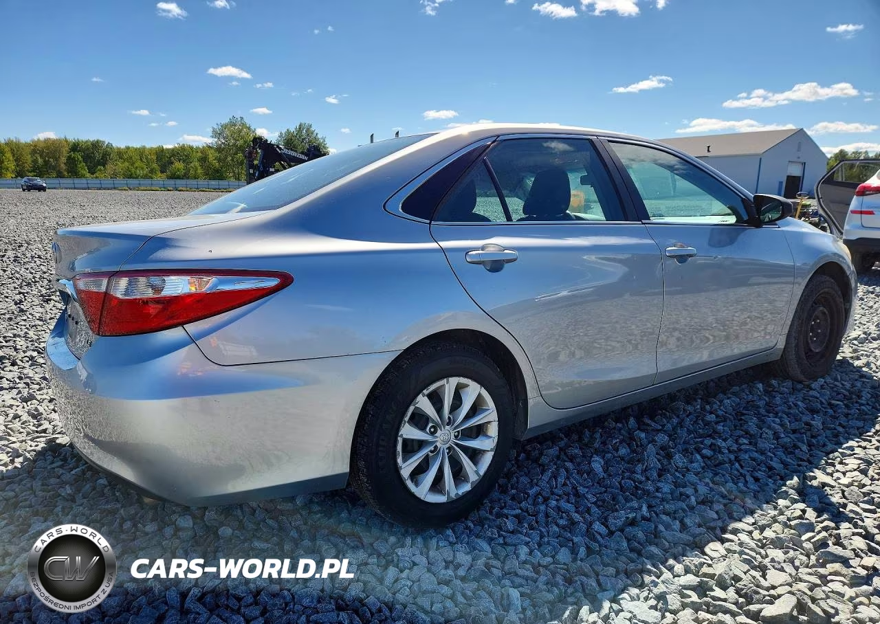 2015 Toyota Camry Le VIN:4T4BF1FK1FR502072 - 3