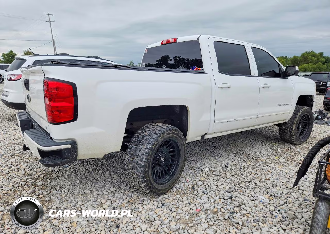 2018 Chevrolet Silverado K1500 Lt VIN:3GCUKREC9JG563113 - 3