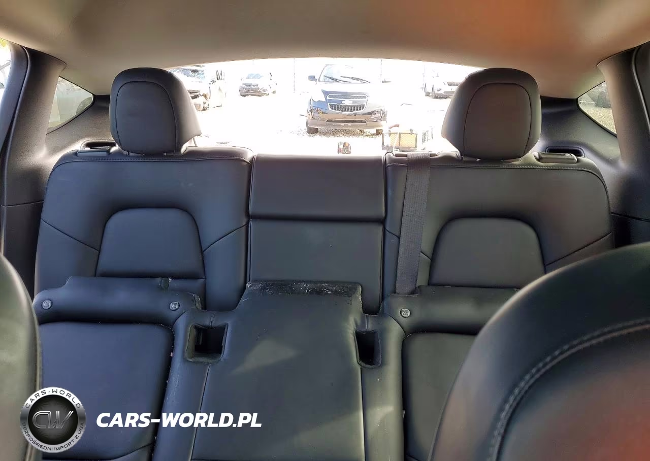2022 Tesla Model Y VIN:7SAYGDEE6NF451472 - 10