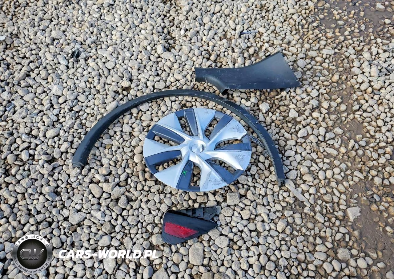 2022 Tesla Model Y VIN:7SAYGDEE6NF451472 - 13