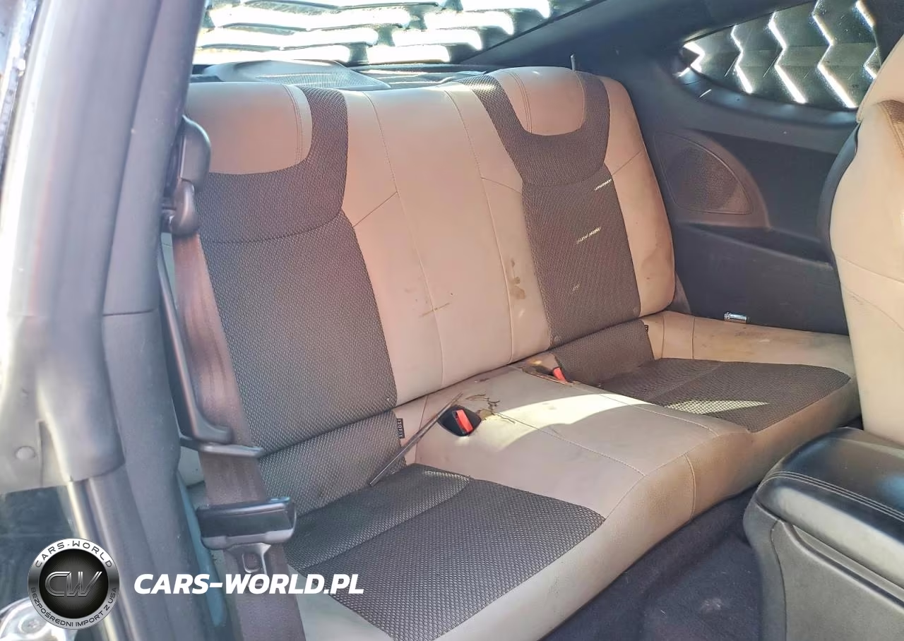 2014 Hyundai Genesis Coupe 2.0T Premium VIN:KMHHT6KD9EU115561 - 10