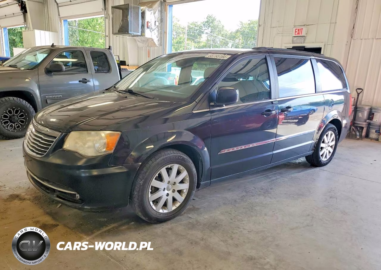 2013 Chrysler Town & Country Touring – zdjęcie 1 z 13