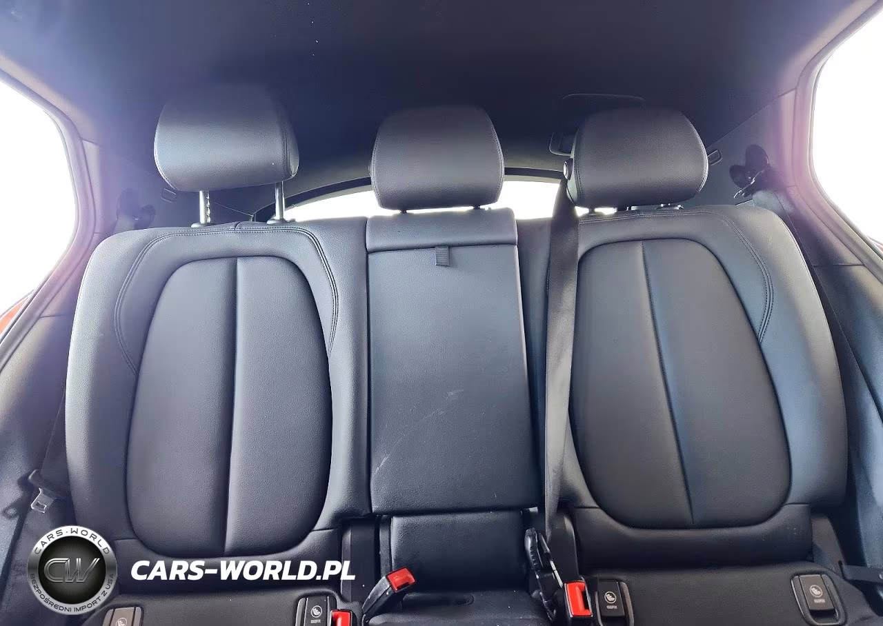 2018 BMW X2 xDrive28I VIN:WBXYJ5C34JEF72914 - 10