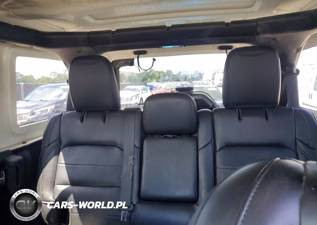 2019 Jeep Wrangler Unlimited Sahara VIN:1C4HJXEN0KW690510 - 10