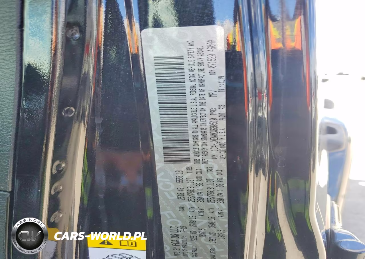 2019 Jeep Wrangler Unlimited Sahara VIN:1C4HJXEN0KW690510 - 14