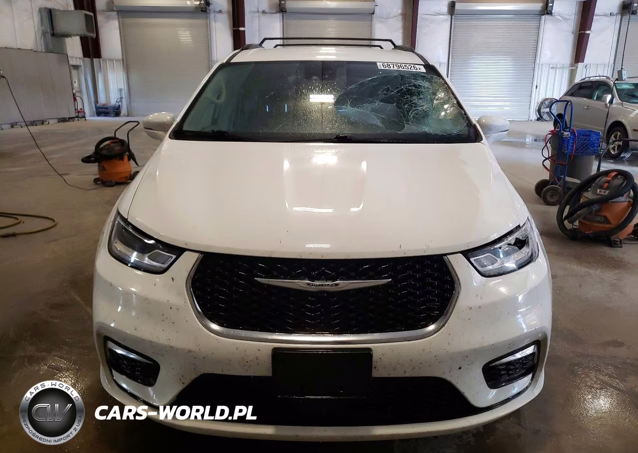 2022 Chrysler Pacifica Touring L VIN:2C4RC1BG5NR109744 - 5