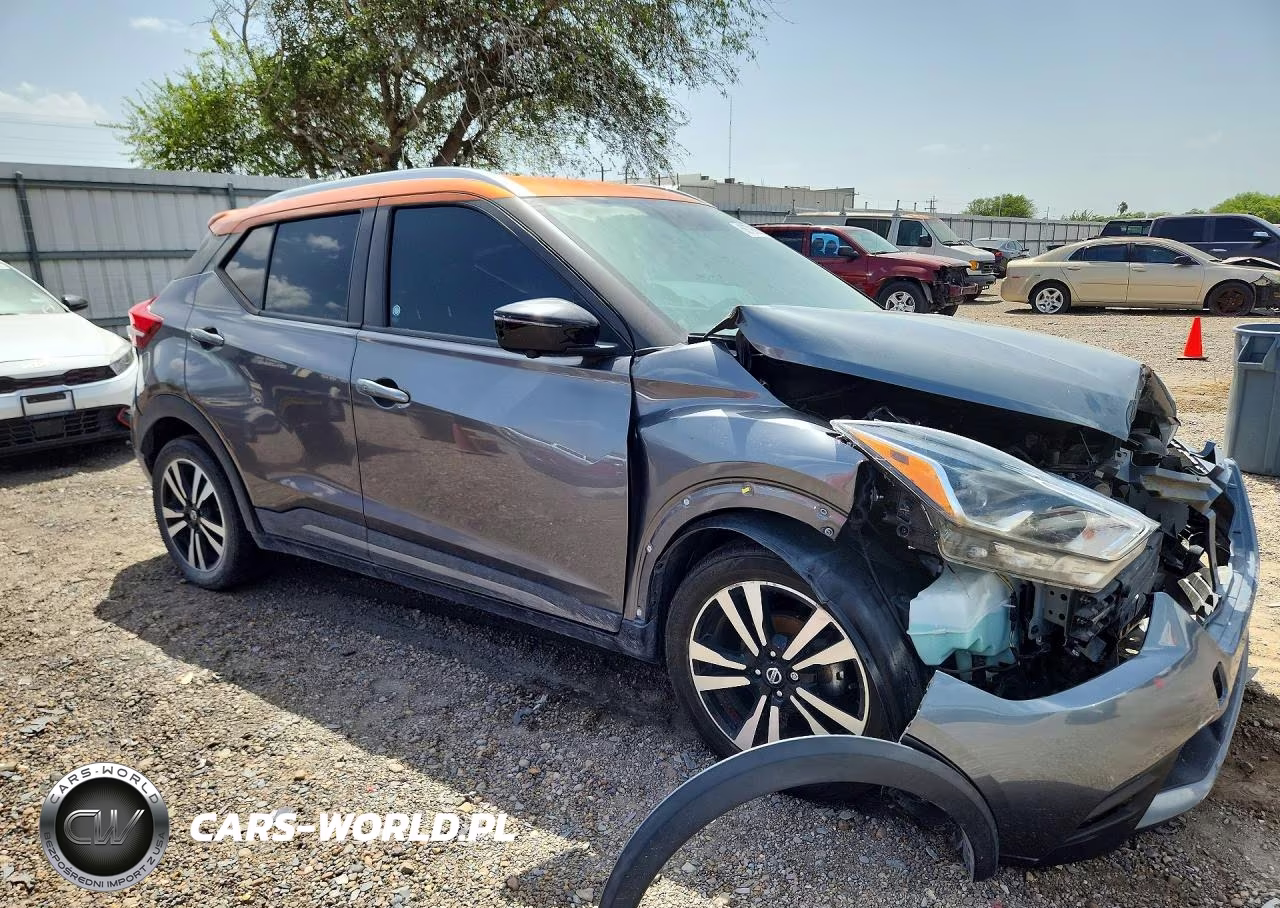 2019 Nissan Kicks Sr VIN:3N1CP5CU9KL557955 - 4