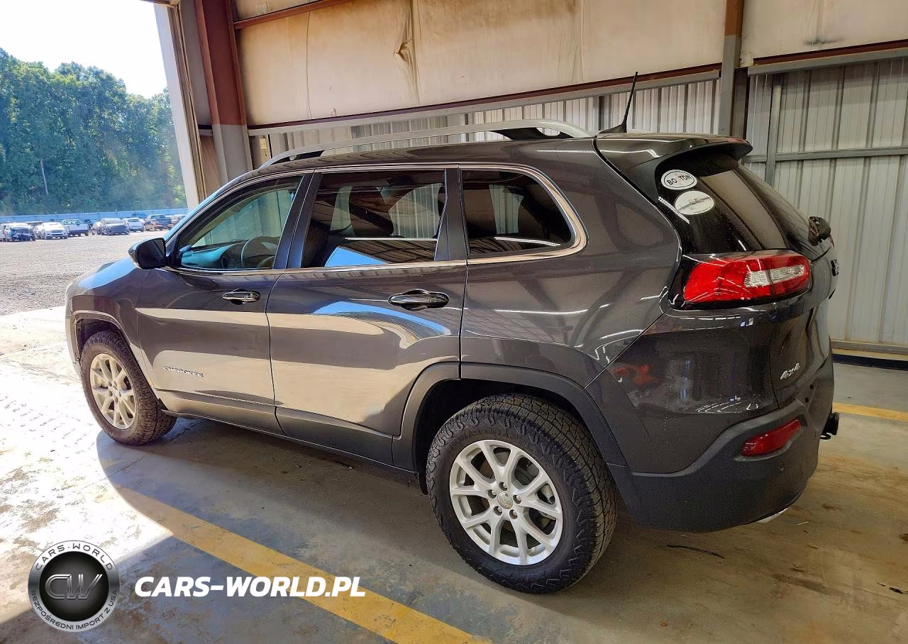 2016 Jeep Cherokee Latitude VIN:1C4PJMCSXGW211357 - 2