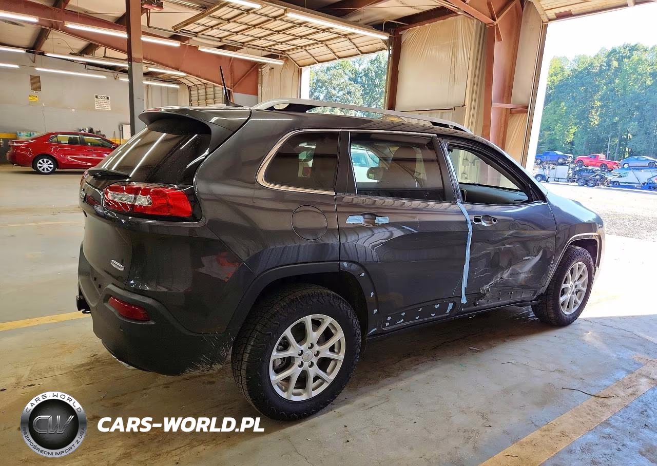 2016 Jeep Cherokee Latitude VIN:1C4PJMCSXGW211357 - 3