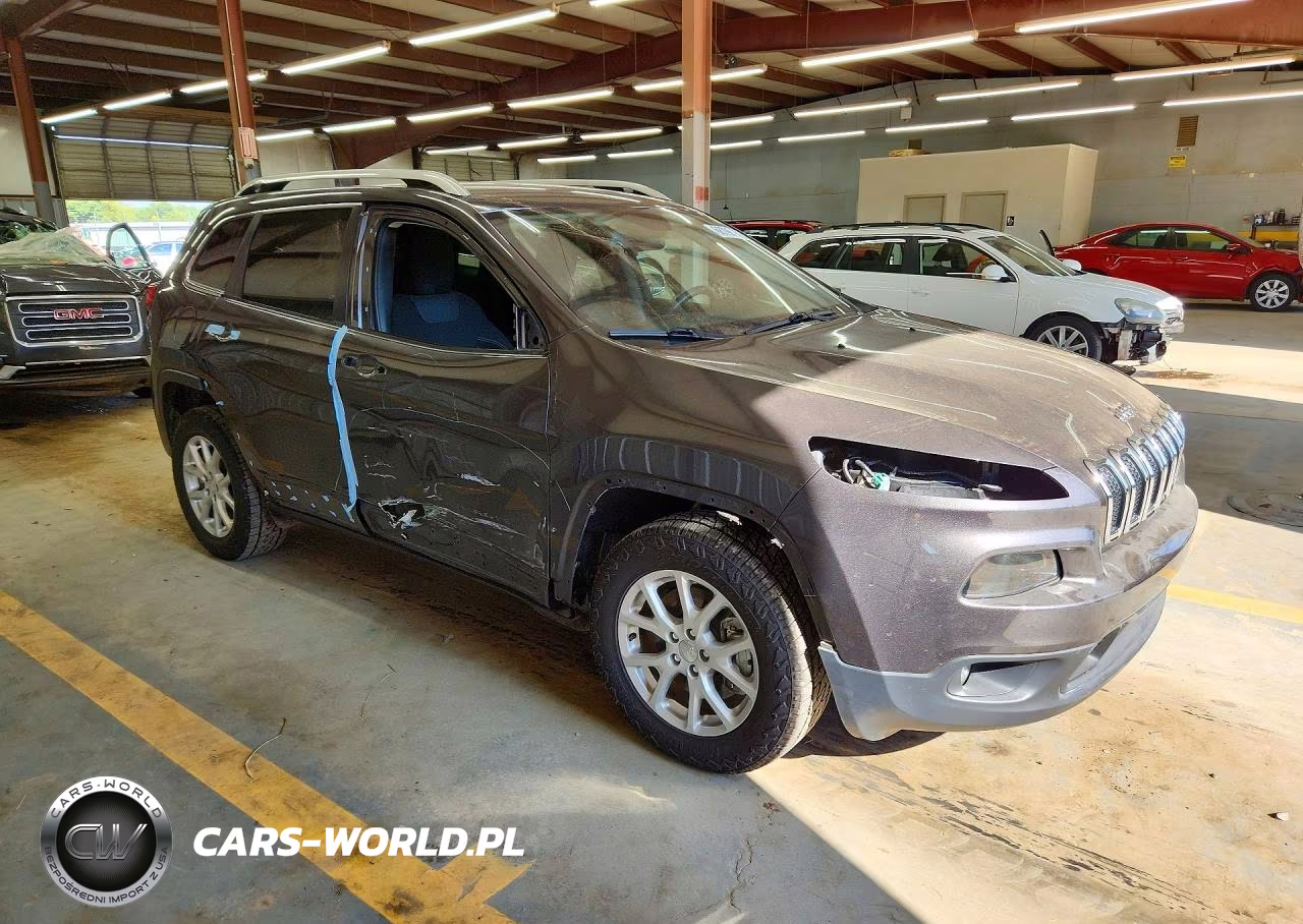 2016 Jeep Cherokee Latitude VIN:1C4PJMCSXGW211357 - 4