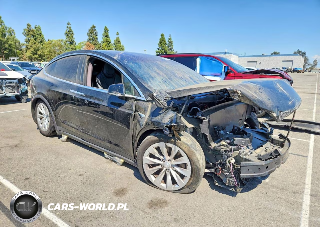 2018 Tesla Model X VIN:5YJXCBE26JF116009 - 4
