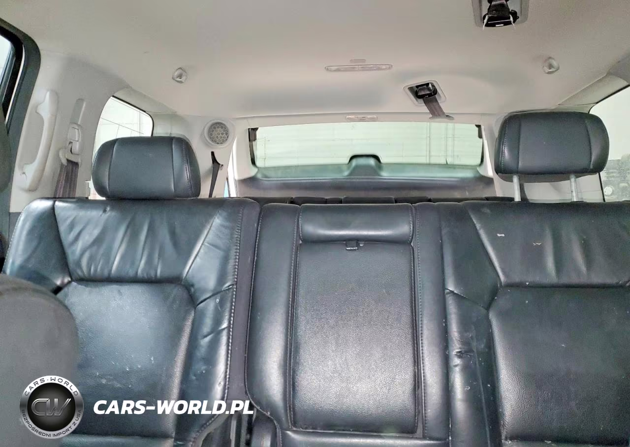 2011 Honda Pilot Touring VIN:5FNYF4H92BB061107 - 10