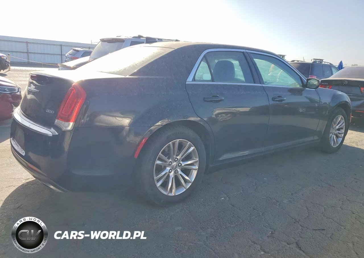 2017 Chrysler 300 Limited VIN:2C3CCAAGXHH599653 - 3