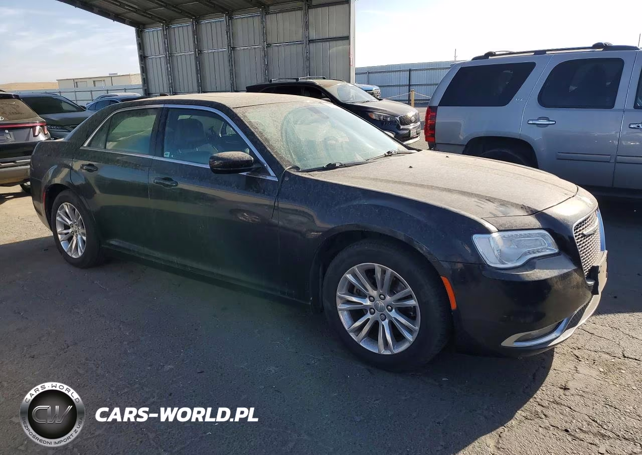 2017 Chrysler 300 Limited VIN:2C3CCAAGXHH599653 - 4
