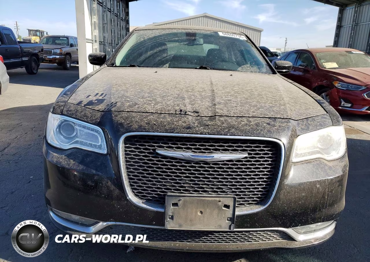 2017 Chrysler 300 Limited VIN:2C3CCAAGXHH599653 - 5