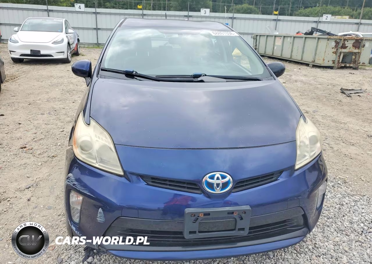 2015 Toyota Prius Two VIN:JTDKN3DU3F0436522 - 5