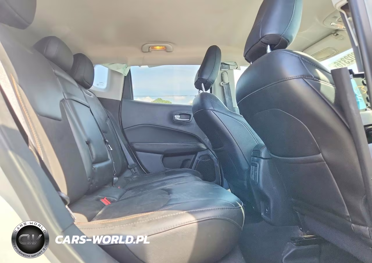 2018 Jeep Compass Latitude VIN:3C4NJDBB7JT192532 - 11