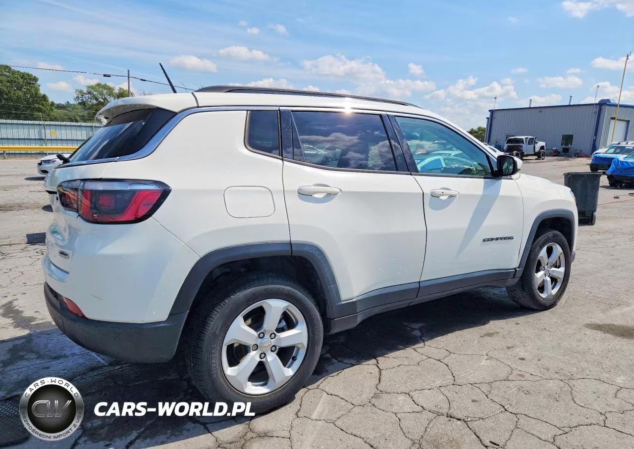 2018 Jeep Compass Latitude VIN:3C4NJDBB7JT192532 - 3