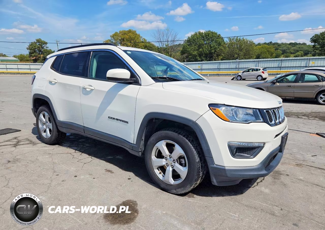 2018 Jeep Compass Latitude VIN:3C4NJDBB7JT192532 - 4