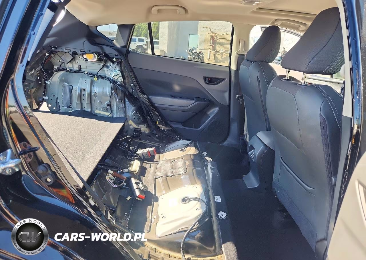 2024 Subaru Crosstrek Premium VIN:JF2GUADC4RH915463 - 11