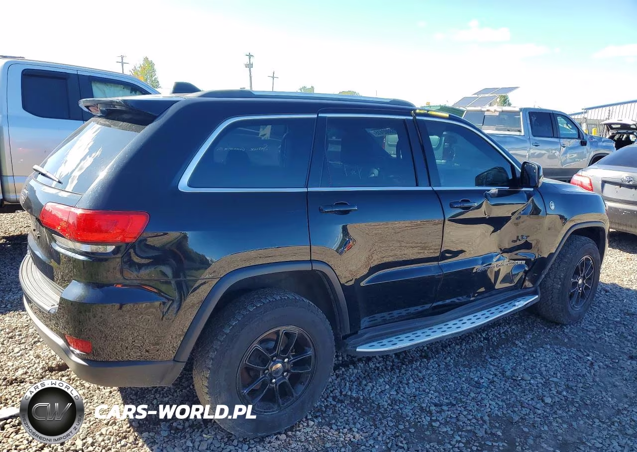 2019 Jeep Grand Cherokee Laredo VIN:1C4RJFAGXKC567949 - 3