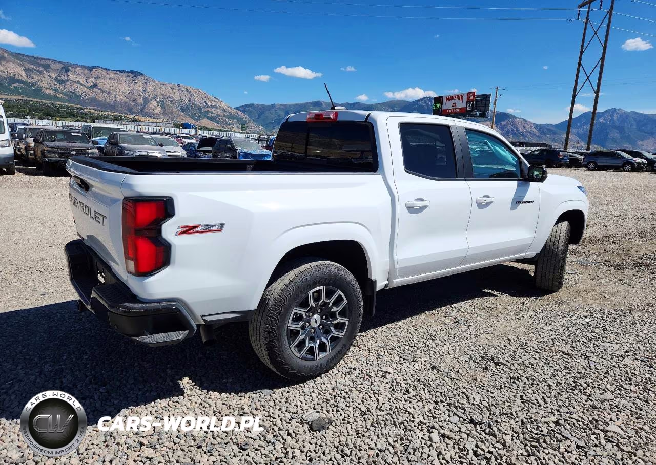 2024 Chevrolet Colorado Z71 VIN:1GCPTDEK4R1117174 - 3