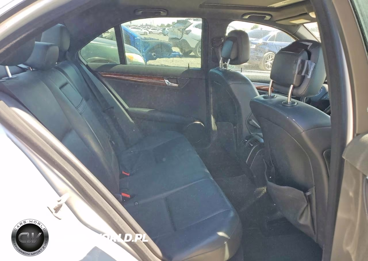 2010 Mercedes-Benz C 300 VIN:WDDGF5EB5AR116687 - 10