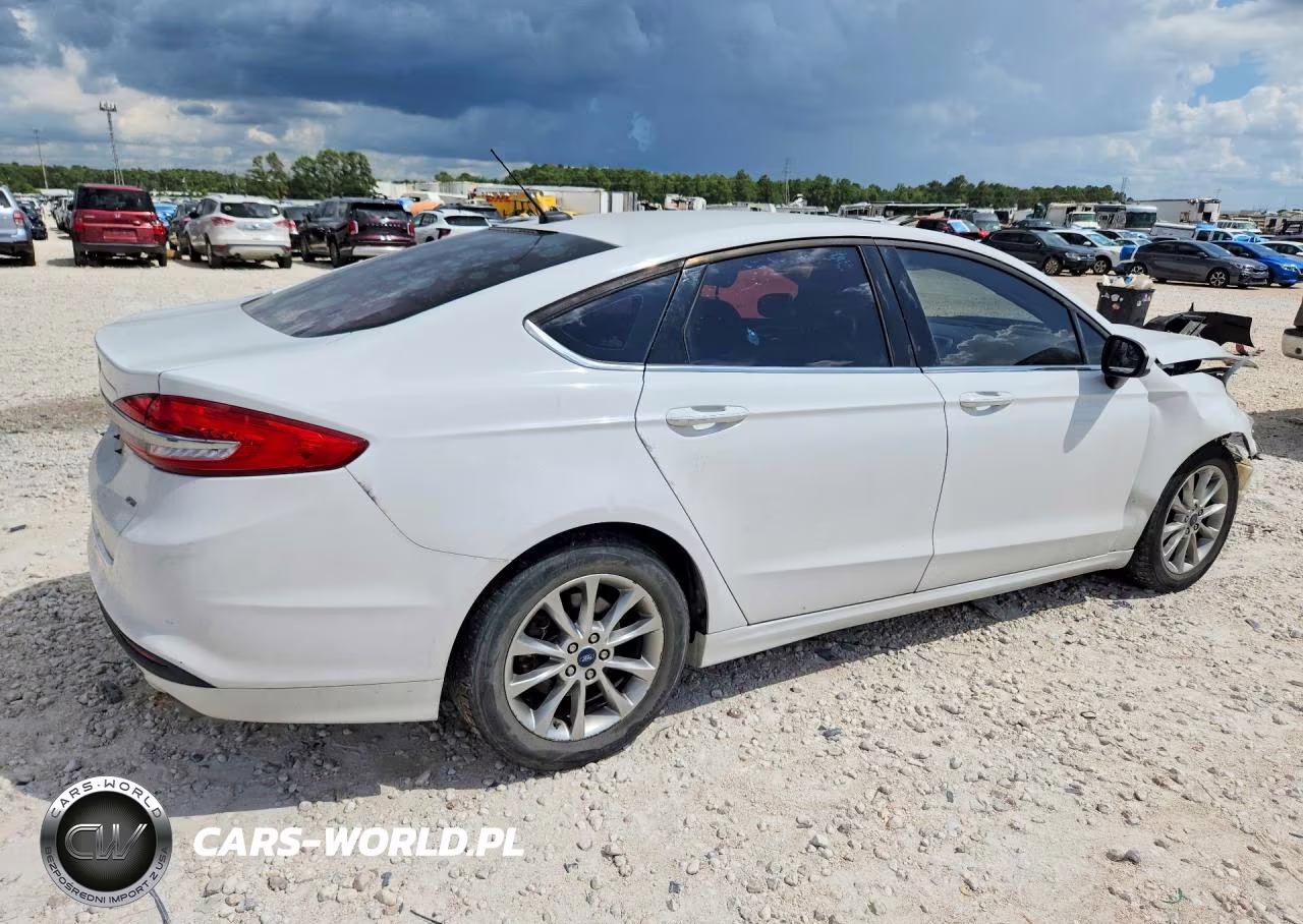 2017 Ford Fusion Se VIN:3FA6P0H7XHR235627 - 3