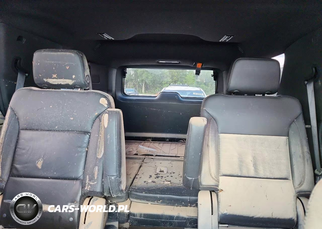 2021 Chevrolet Tahoe K1500 Z71 VIN:1GNSKPKD8MR387658 - 10