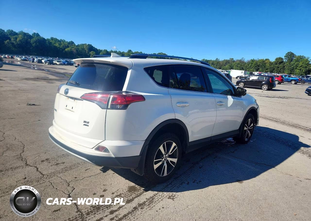 2018 Toyota Rav4 Xle VIN:JTMRFREV2JJ185307 - 3