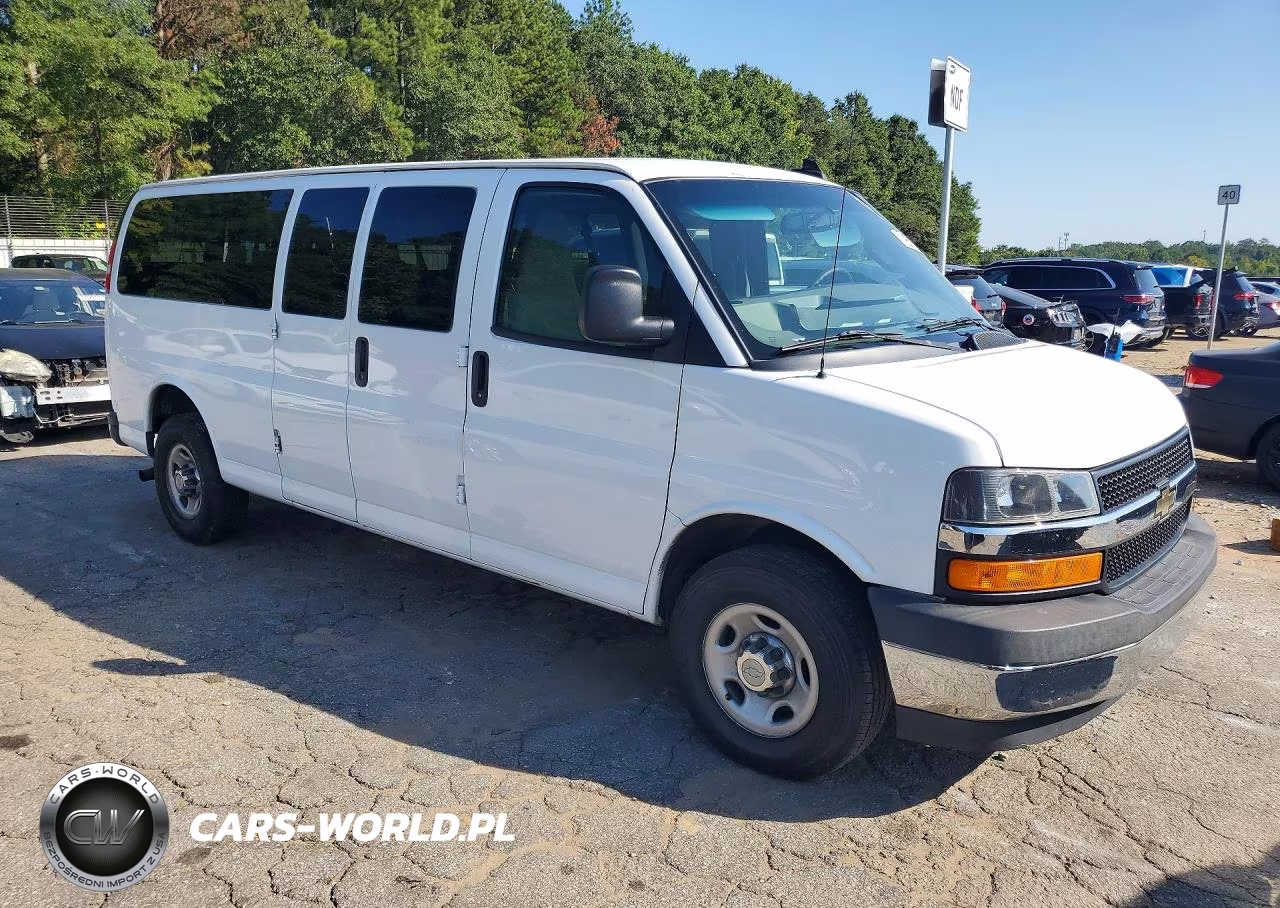 2017 Chevrolet Express G3500 Lt VIN:1GAZGPFGXH1335040 - 4