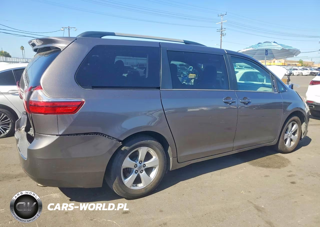 2015 Toyota Sienna Le VIN:5TDKK3DC2FS592824 - 3
