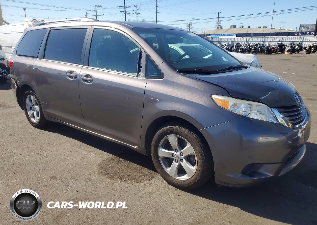 2015 Toyota Sienna Le VIN:5TDKK3DC2FS592824 - 4