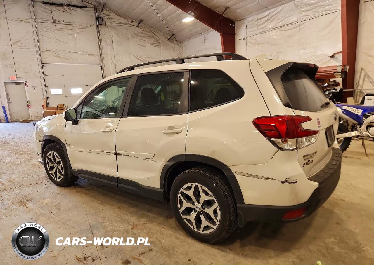 2023 Subaru Forester Premium VIN:JF2SKAEC4PH462568 - 2