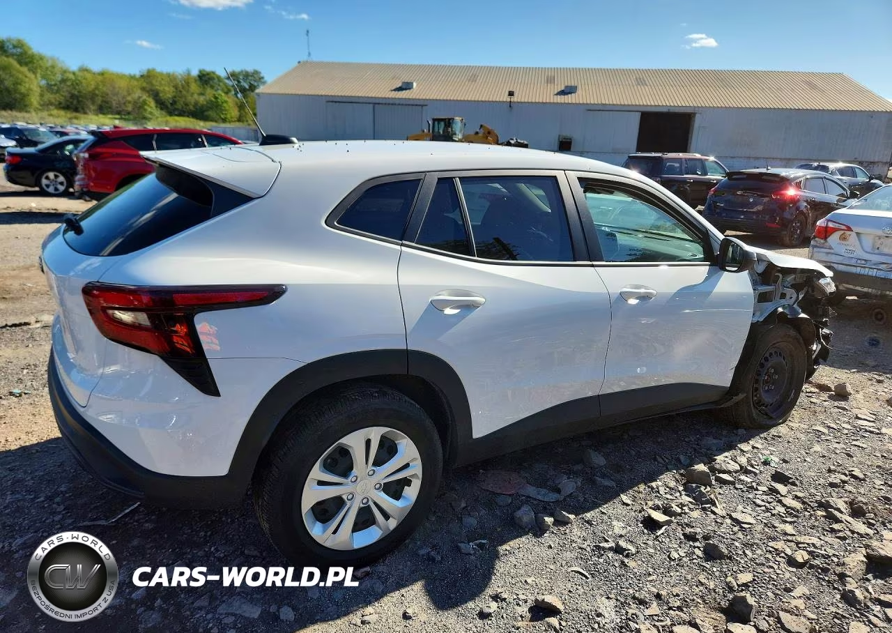 2025 Chevrolet Trax Ls VIN:KL77LFEP0SC313417 - 3