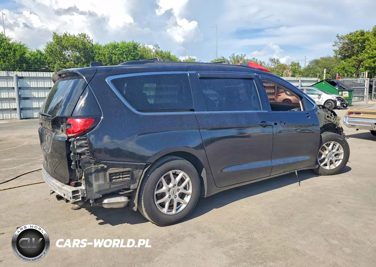 2022 Chrysler Pacifica Touring L VIN:2C4RC1BG0NR140707 - 3