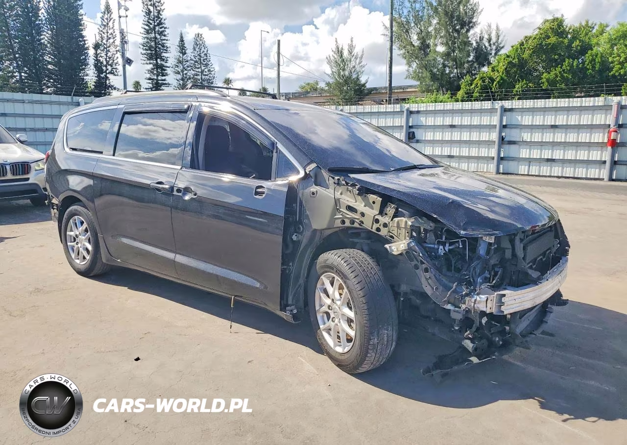 2022 Chrysler Pacifica Touring L VIN:2C4RC1BG0NR140707 - 4